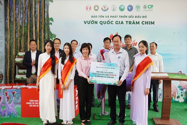 “Mối duyên lành” hợp tác đưa Sếu đầu đỏ bảo tồn tại Việt Nam